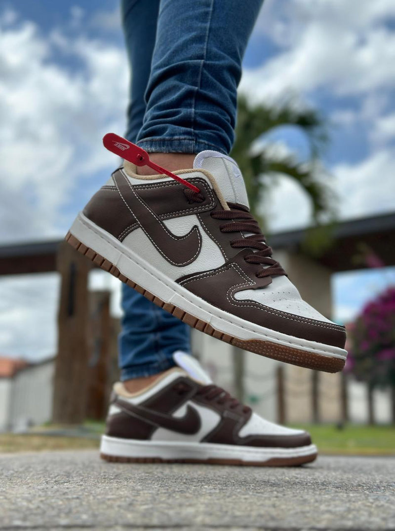 TÊNIS NIKE DUNK MARROM