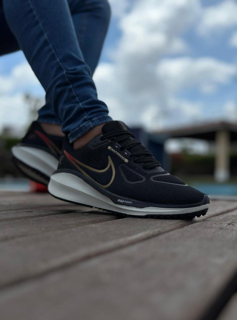 TÊNIS NIKE PEGASUS 40 DOURADO