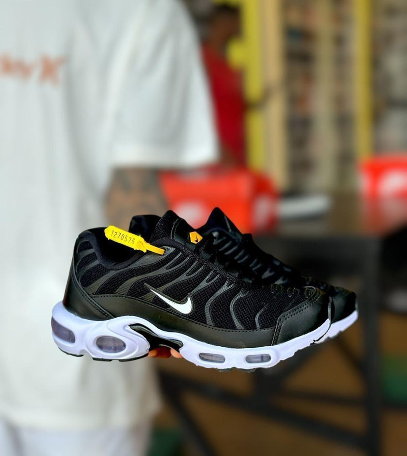 TÊNIS NIKE AIR MAX TN 45 PRETOS