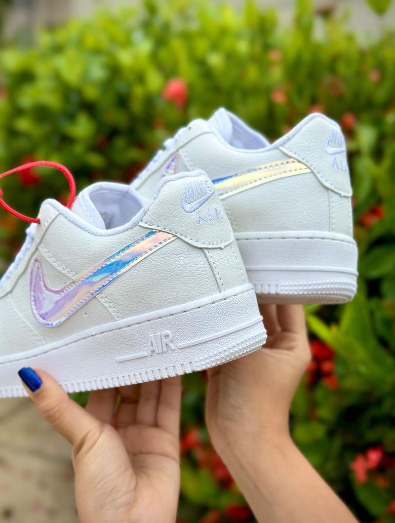 TÊNIS NIKE AIR FORCE HOLOGRÁFICO