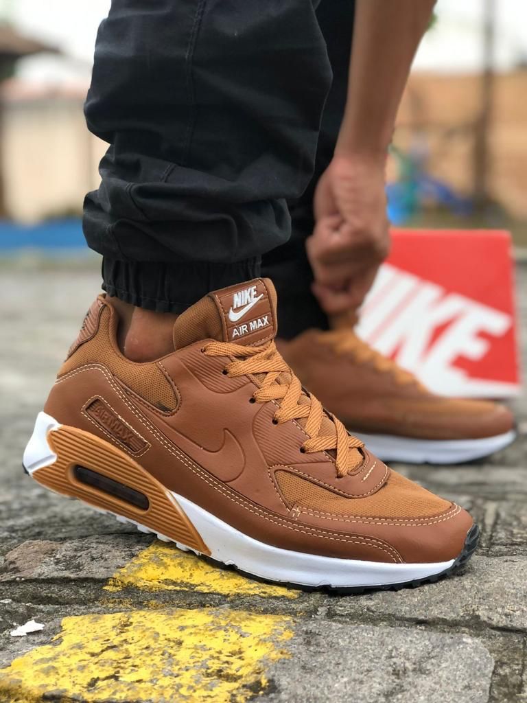 TÊNIS NIKE AIR MAX 90 MARROM