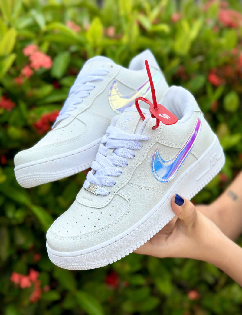 TÊNIS NIKE AIR FORCE HOLOGRÁFICO