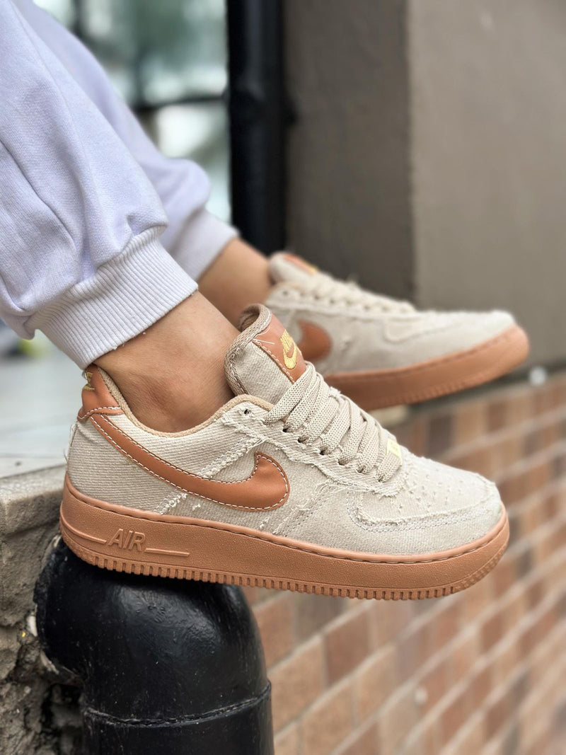 TÊNIS NIKE AIR FORCE CARMUÇA