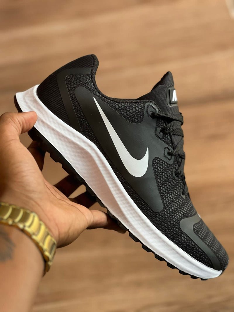 TÊNIS NIKE ESPORTIVO