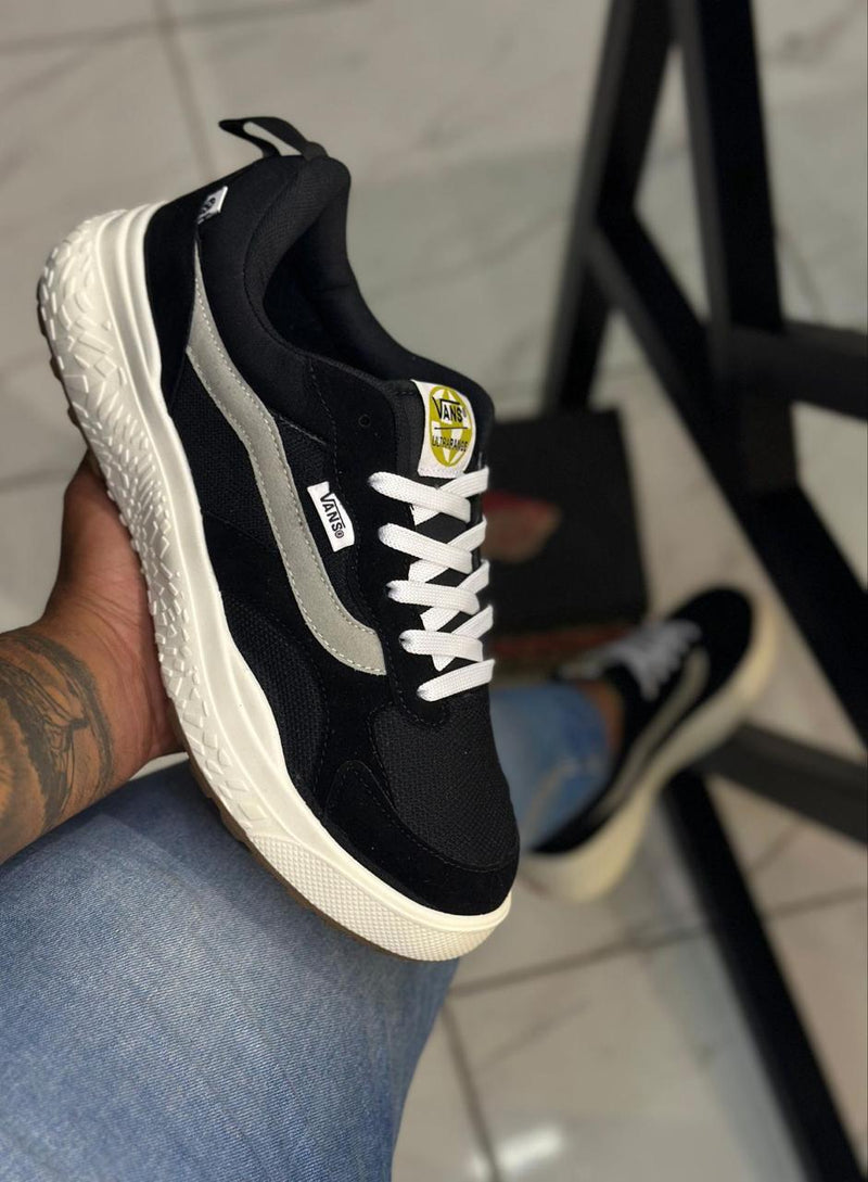 TÊNIS VANS ULTRARANGE BRANCO E PRETO