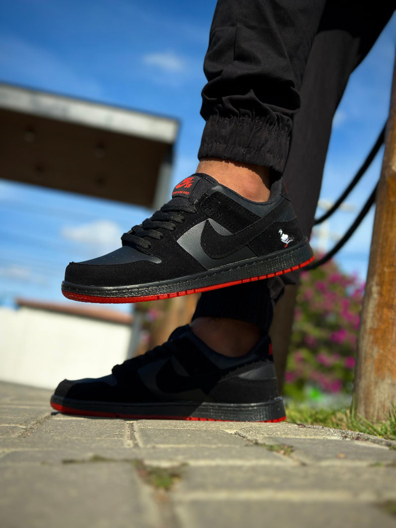 TÊNIS NIKE LOW SB BLACK PIGEON