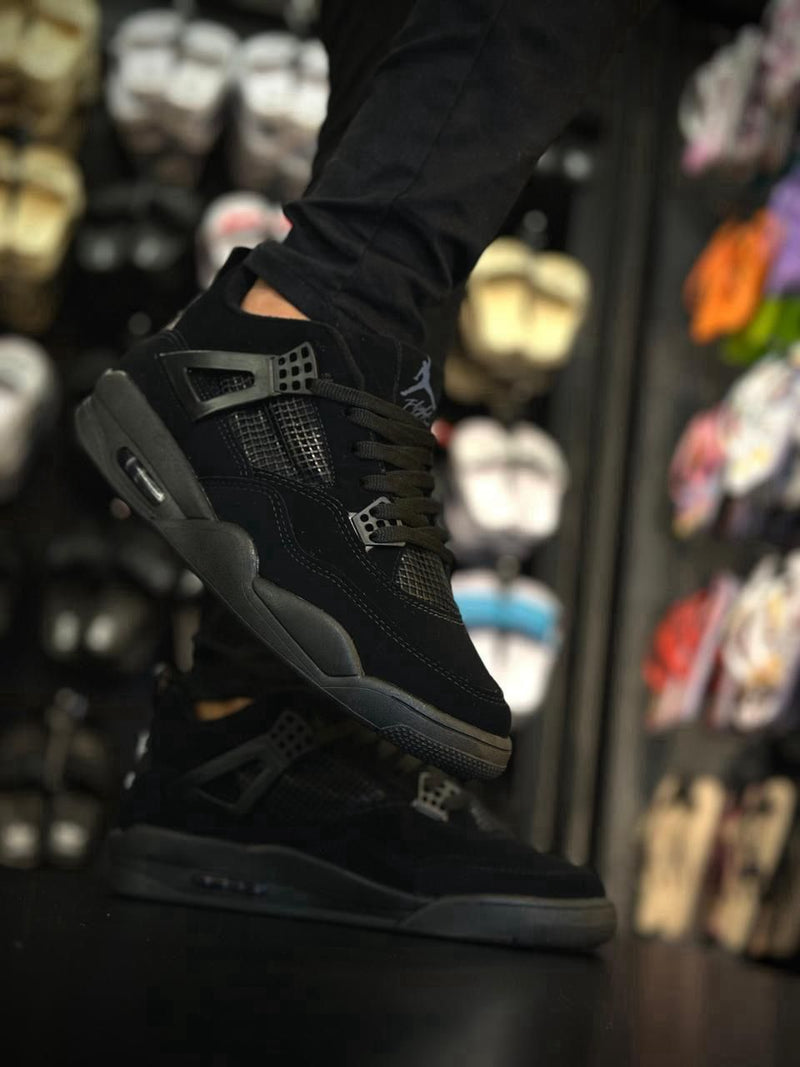 TÊNIS NIKE JORDAN 4 BLACK