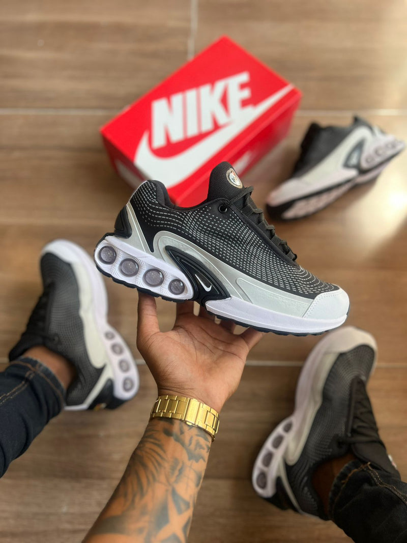 TÊNIS AIRMAX DN PRETO/BRANCO