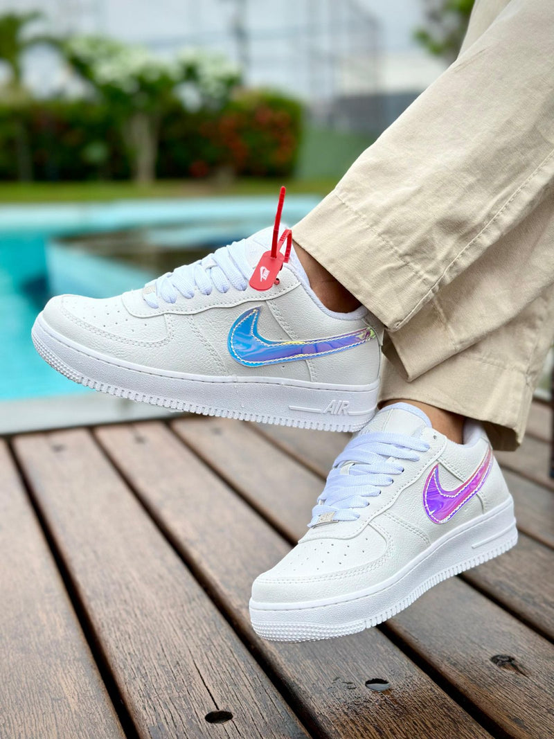 TÊNIS NIKE AIR FORCE HOLOGRÁFICO