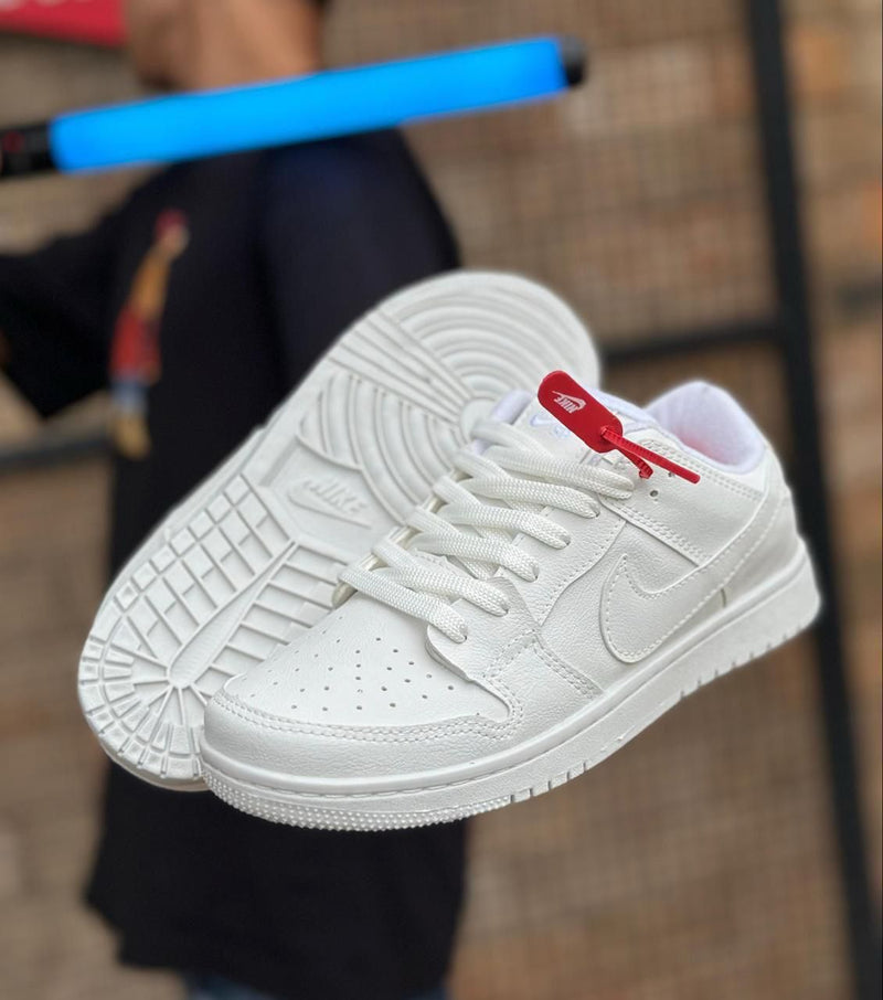 TÊNIS NIKE DUNK WHITE