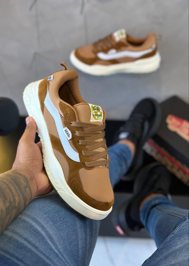 TÊNIS VANS ULTRARANGE MARROM