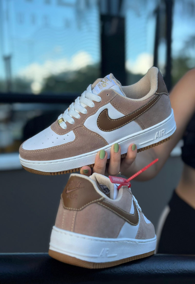 TÊNIS NIKE AIR FORCE MARROM