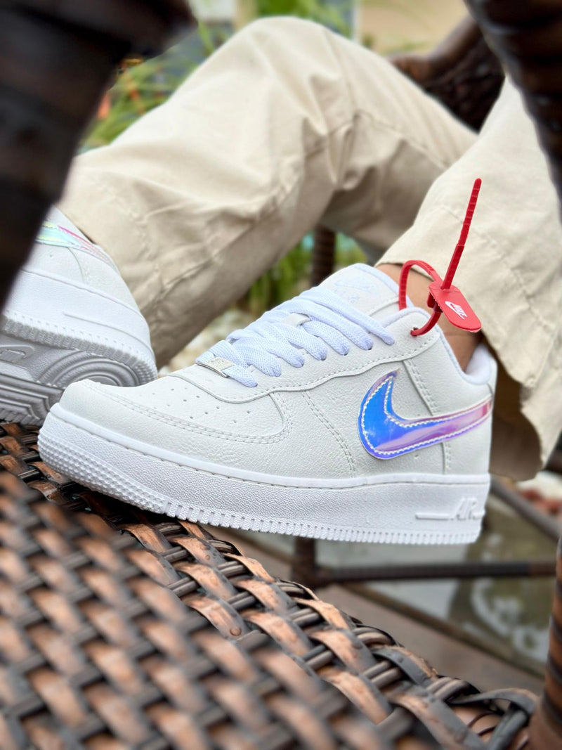 TÊNIS NIKE AIR FORCE HOLOGRÁFICO